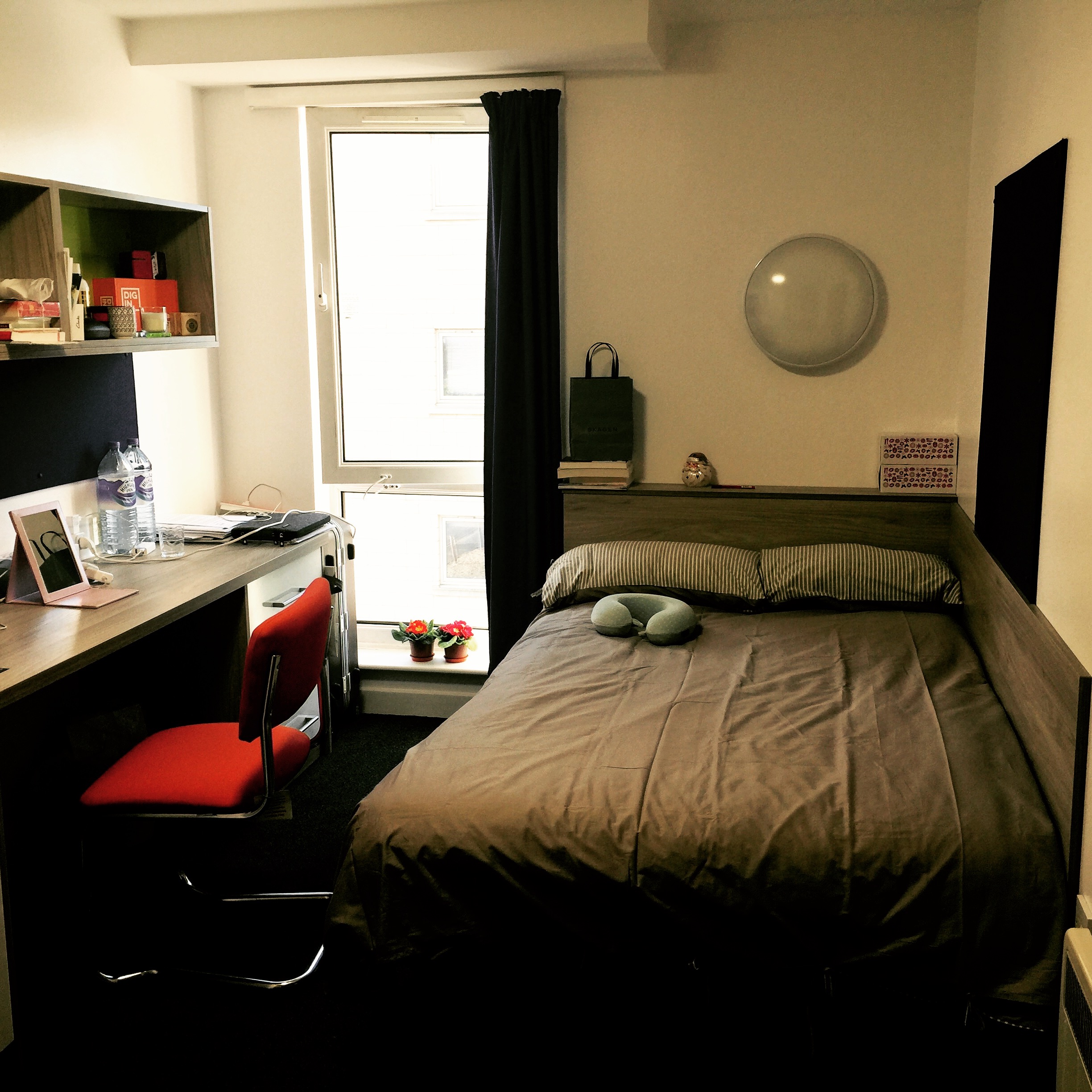 我的小房间虽然不大但是一个人住完全够用，而且很温馨，很舒适哦。
